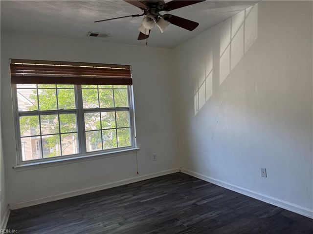 1804 Mizzen LN, Virginia Beach, VA 23454