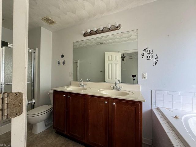 1804 Mizzen LN, Virginia Beach, VA 23454