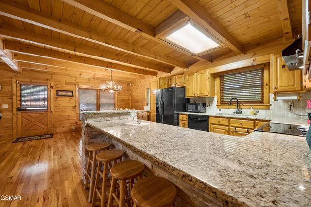 3619 Country Pines Way, Sevierville, TN 37876
