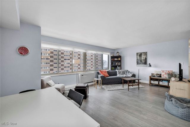 12520 Edgewater Drive 401, Lakewood, OH 44107