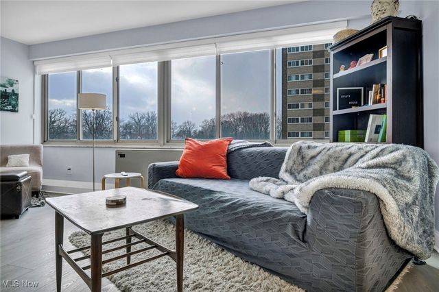 12520 Edgewater Drive 401, Lakewood, OH 44107