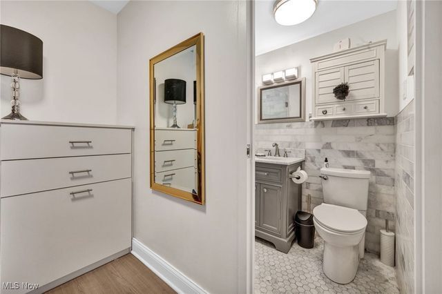 12520 Edgewater Drive 401, Lakewood, OH 44107