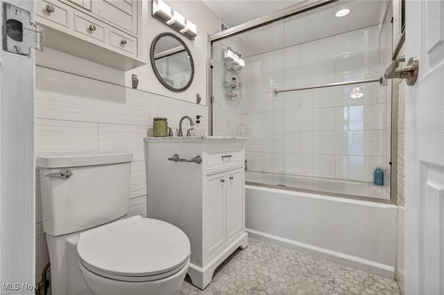 12520 Edgewater Drive 401, Lakewood, OH 44107