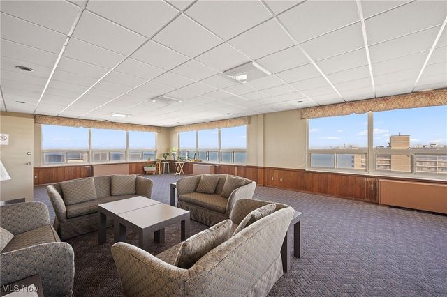 12520 Edgewater Drive 401, Lakewood, OH 44107