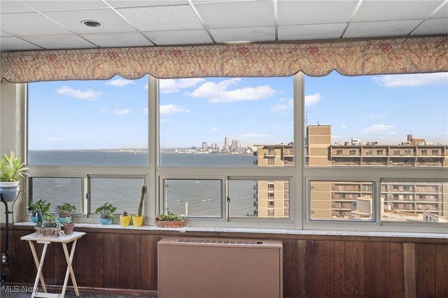 12520 Edgewater Drive 401, Lakewood, OH 44107