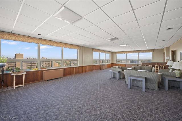 12520 Edgewater Drive 401, Lakewood, OH 44107