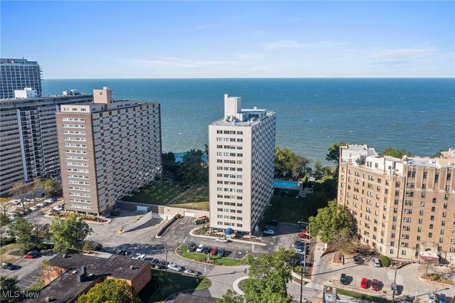 12520 Edgewater Drive 401, Lakewood, OH 44107