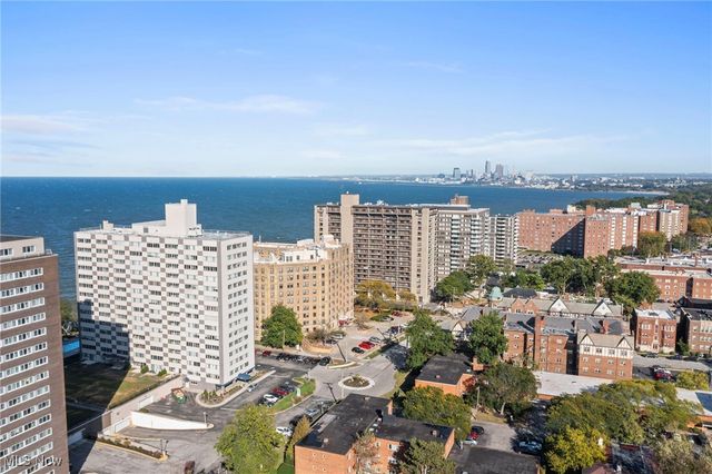 12520 Edgewater Drive 401, Lakewood, OH 44107