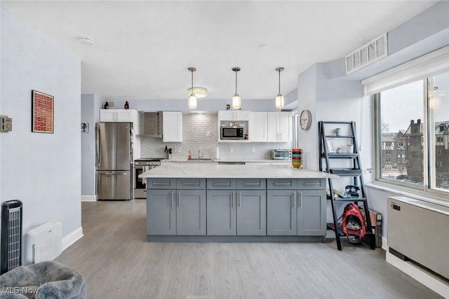 12520 Edgewater Drive 401, Lakewood, OH 44107