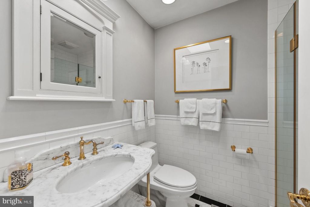 Image 13 of property listing at 4015 LAIRD PL, Chevy Chase, MD 20815