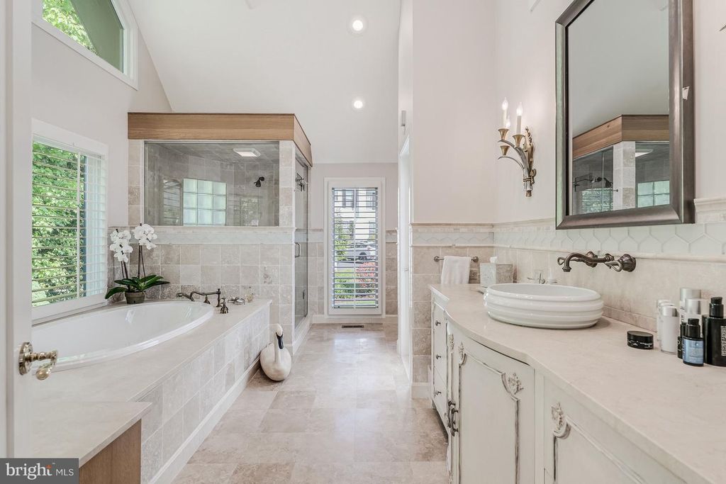 Image 14 of property listing at 4015 LAIRD PL, Chevy Chase, MD 20815