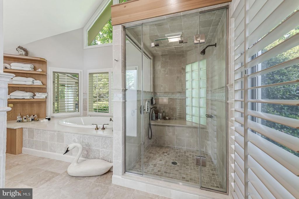 Image 15 of property listing at 4015 LAIRD PL, Chevy Chase, MD 20815