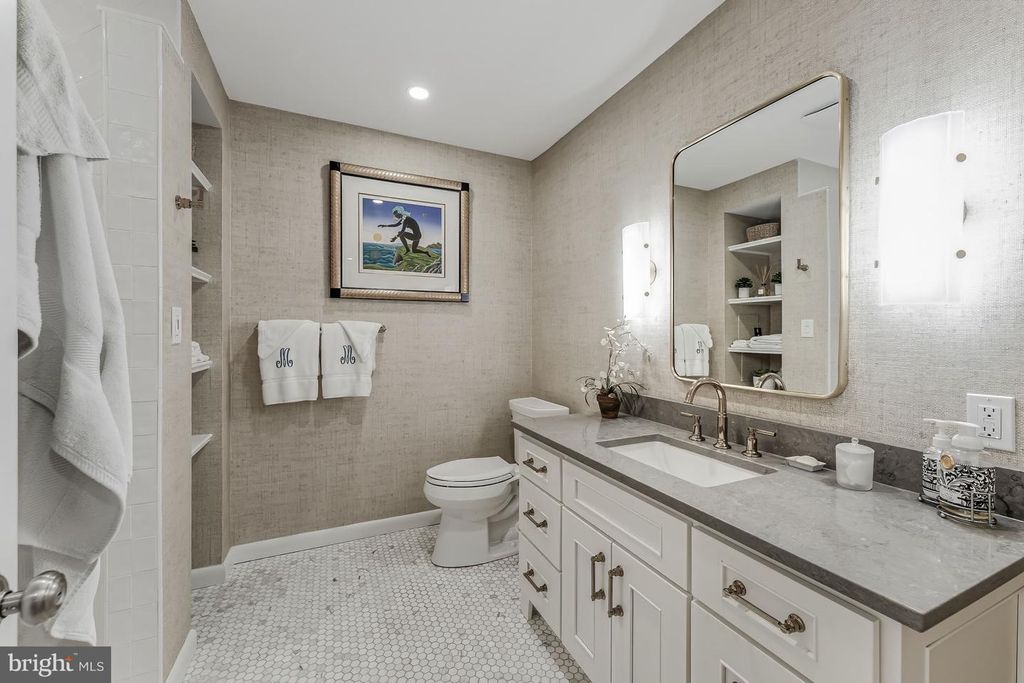 Image 20 of property listing at 4015 LAIRD PL, Chevy Chase, MD 20815