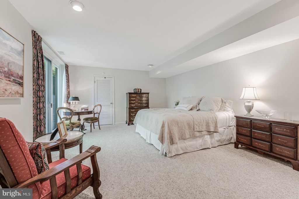 Image 21 of property listing at 4015 LAIRD PL, Chevy Chase, MD 20815