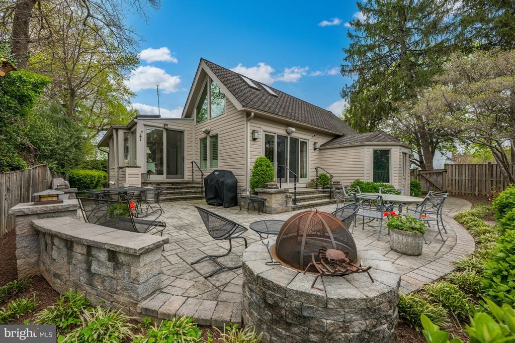 Image 23 of property listing at 4015 LAIRD PL, Chevy Chase, MD 20815