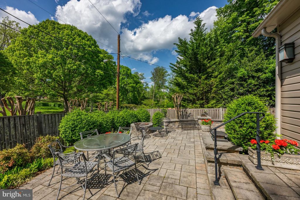 Image 24 of property listing at 4015 LAIRD PL, Chevy Chase, MD 20815