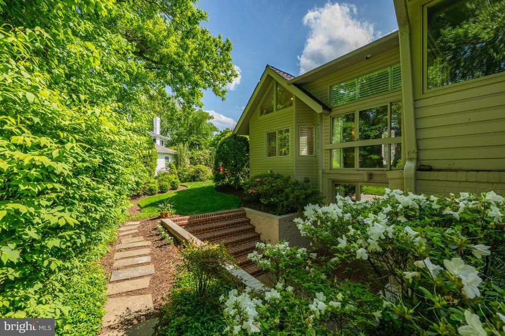 Image 26 of property listing at 4015 LAIRD PL, Chevy Chase, MD 20815