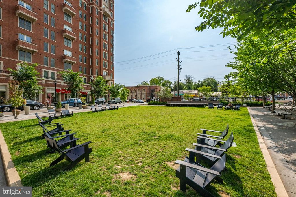 Image 30 of property listing at 4015 LAIRD PL, Chevy Chase, MD 20815