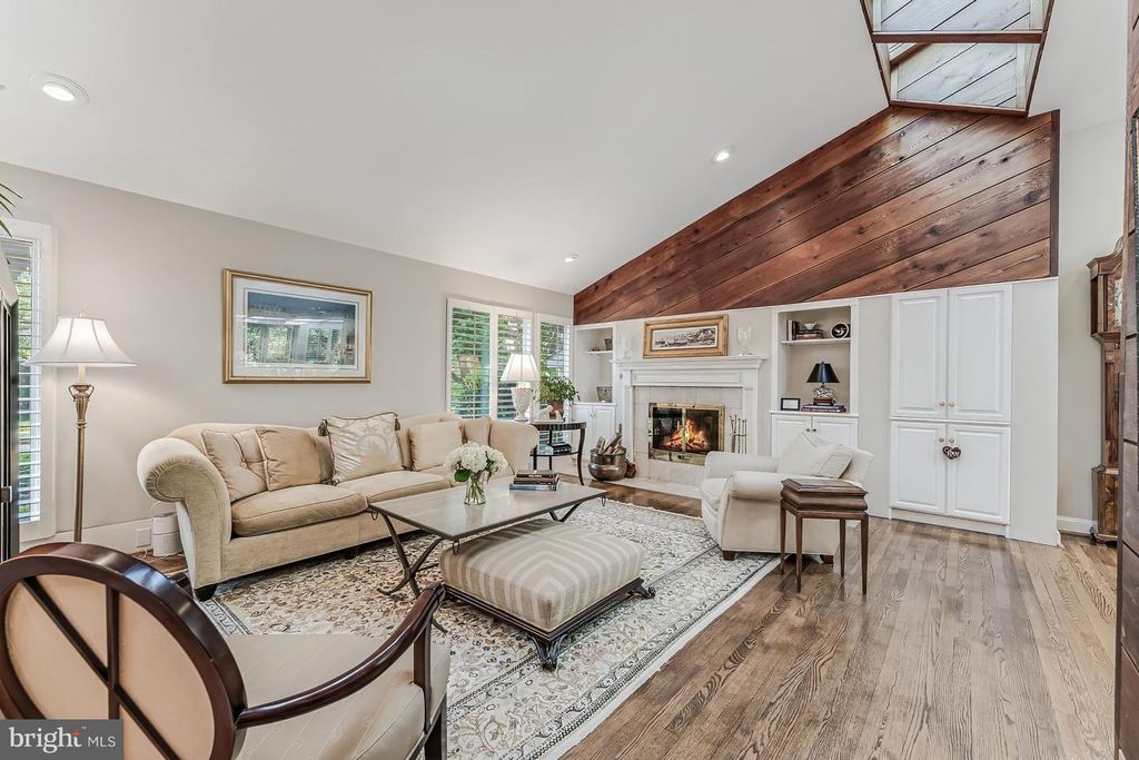 Image 4 of property listing at 4015 LAIRD PL, Chevy Chase, MD 20815