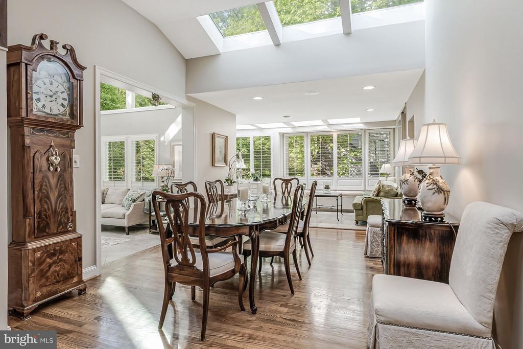 Image 5 of property listing at 4015 LAIRD PL, Chevy Chase, MD 20815