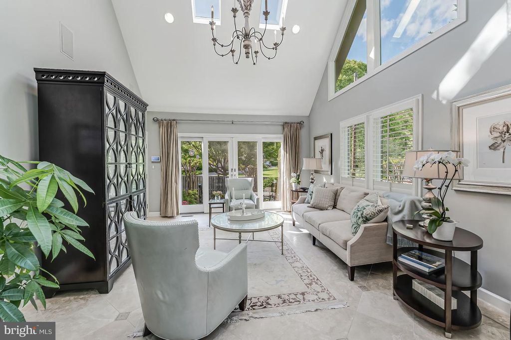 Image 6 of property listing at 4015 LAIRD PL, Chevy Chase, MD 20815