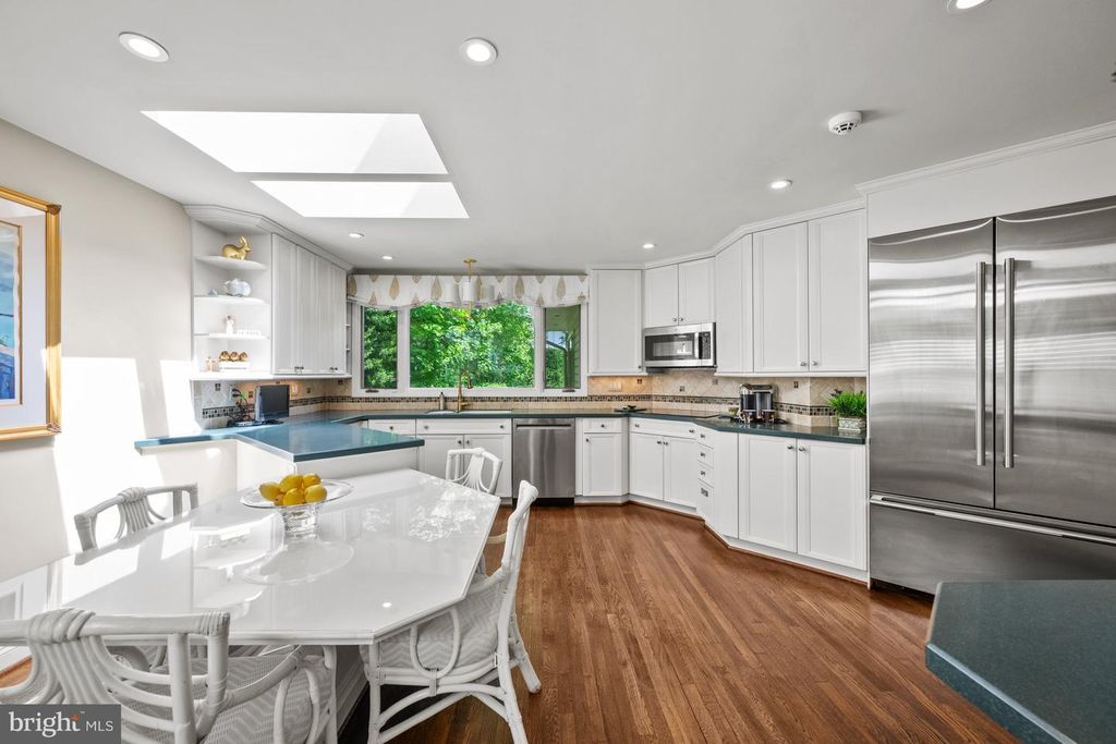 Image 7 of property listing at 4015 LAIRD PL, Chevy Chase, MD 20815