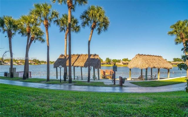 1100 Colony Point Cir 105, Pembroke Pines, FL 33026