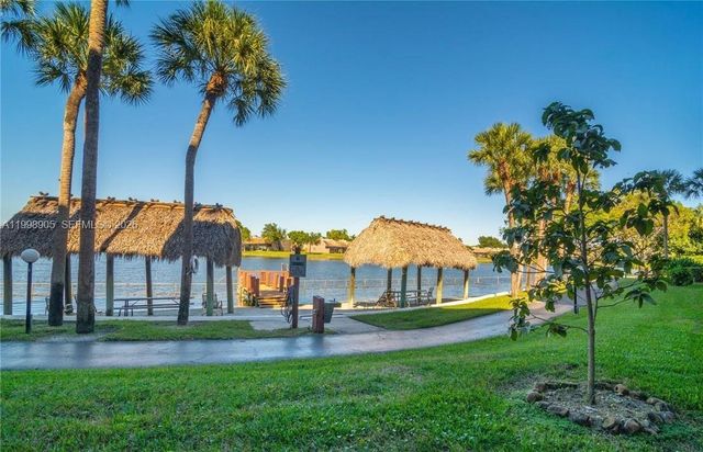 1100 Colony Point Cir 105, Pembroke Pines, FL 33026