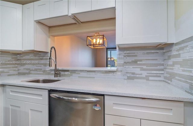 1100 Colony Point Cir 105, Pembroke Pines, FL 33026