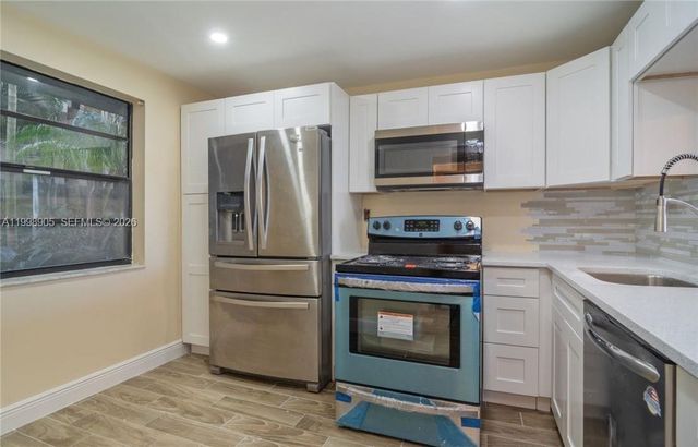 1100 Colony Point Cir 105, Pembroke Pines, FL 33026