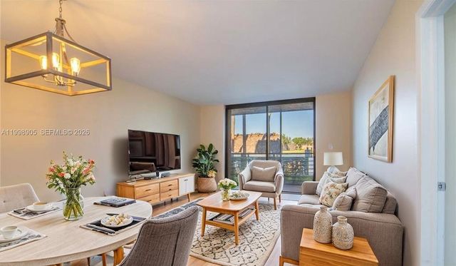 1100 Colony Point Cir 105, Pembroke Pines, FL 33026