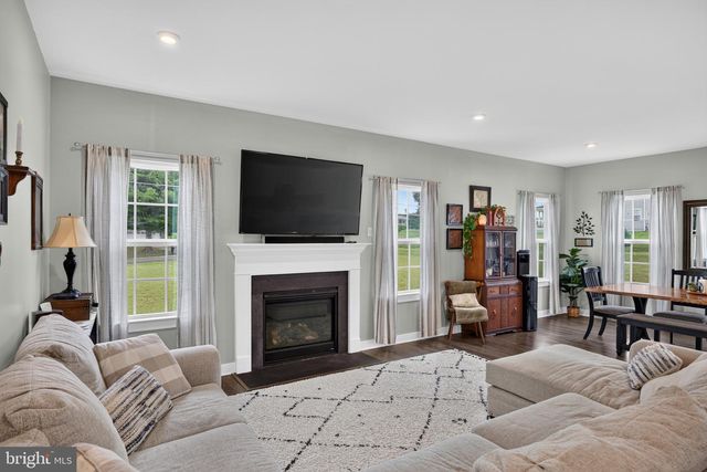 1220 BECK MILL RD, Hanover, PA 17331