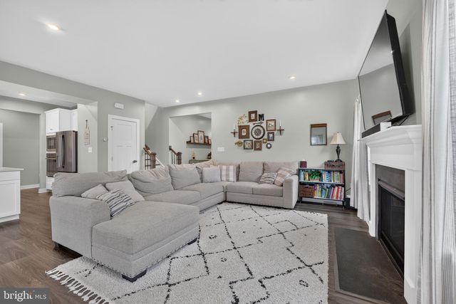 1220 BECK MILL RD, Hanover, PA 17331