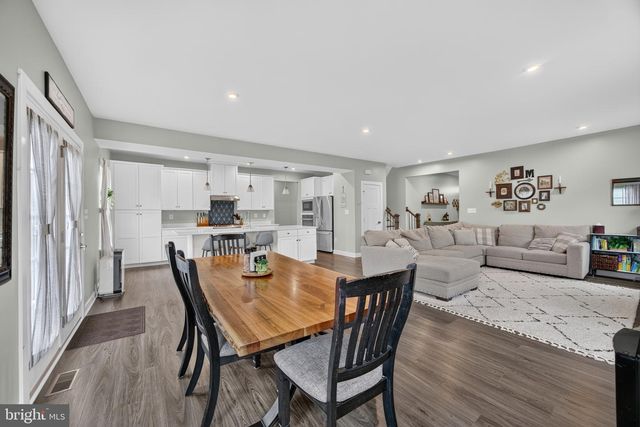1220 BECK MILL RD, Hanover, PA 17331
