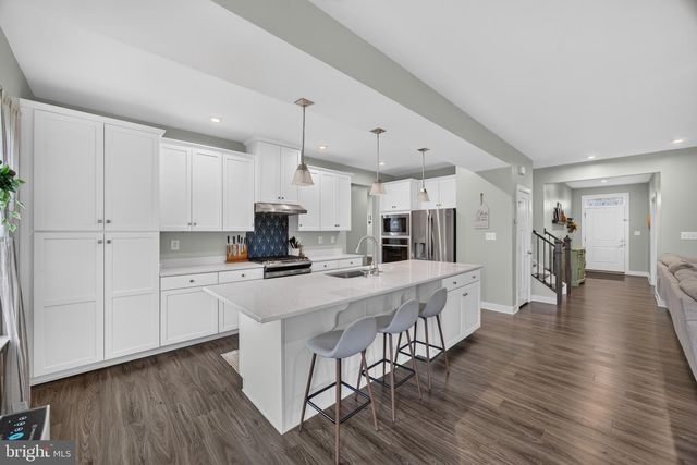 1220 BECK MILL RD, Hanover, PA 17331