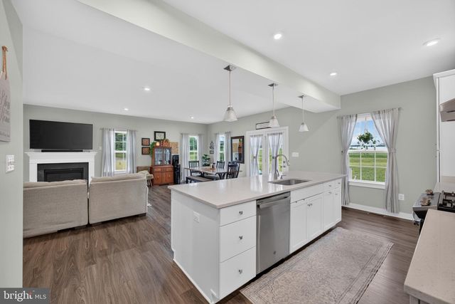 1220 BECK MILL RD, Hanover, PA 17331
