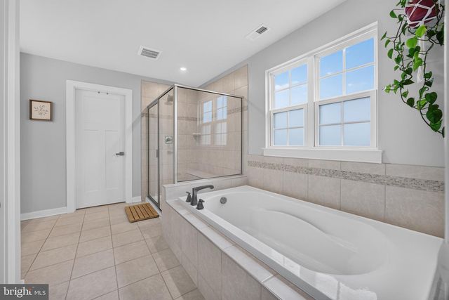 1220 BECK MILL RD, Hanover, PA 17331