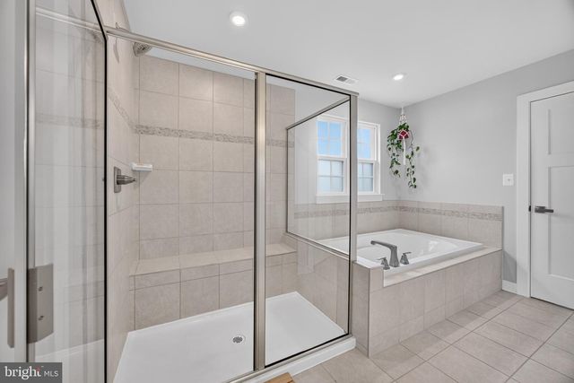 1220 BECK MILL RD, Hanover, PA 17331