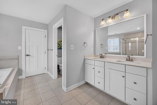 1220 BECK MILL RD, Hanover, PA 17331