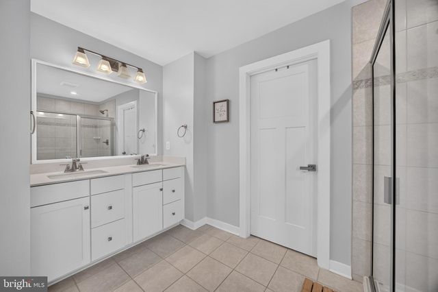 1220 BECK MILL RD, Hanover, PA 17331