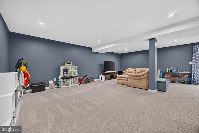 1220 BECK MILL RD, Hanover, PA 17331