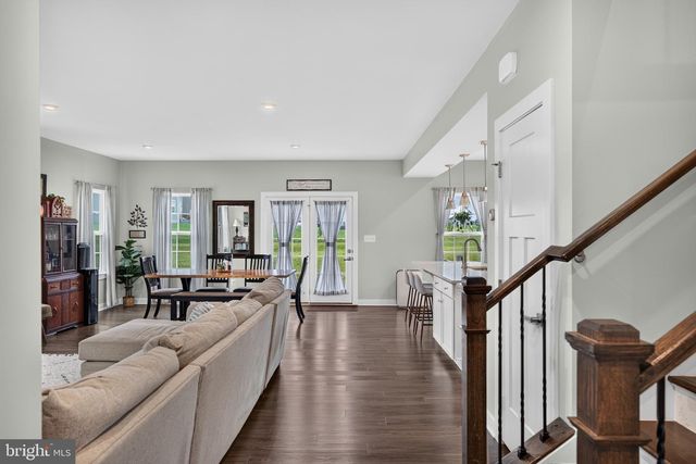 1220 BECK MILL RD, Hanover, PA 17331