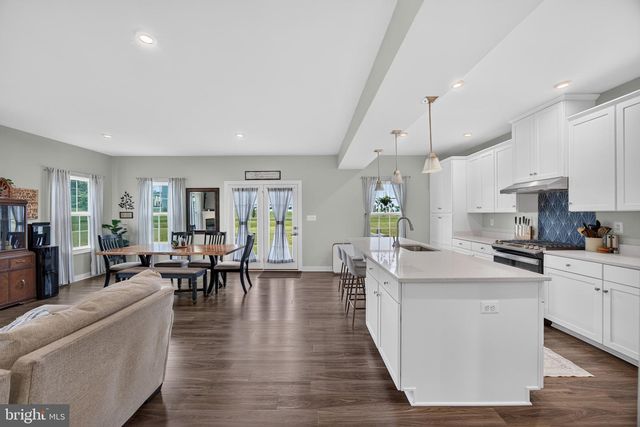 1220 BECK MILL RD, Hanover, PA 17331