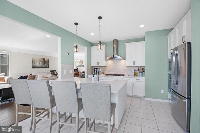 42526 OXFORD FOREST CIR, Chantilly, VA 20152