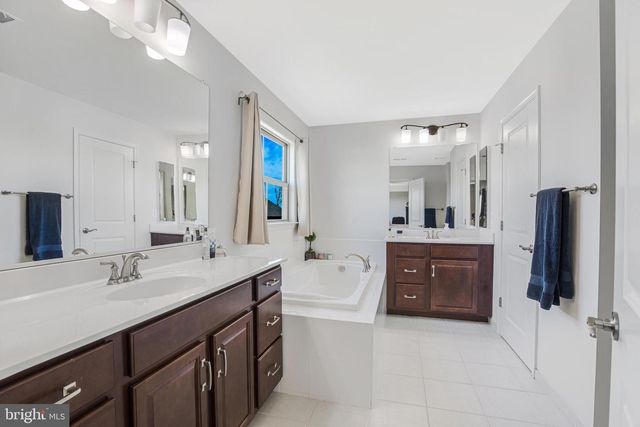 42526 OXFORD FOREST CIR, Chantilly, VA 20152
