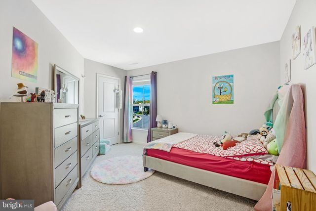 42526 OXFORD FOREST CIR, Chantilly, VA 20152