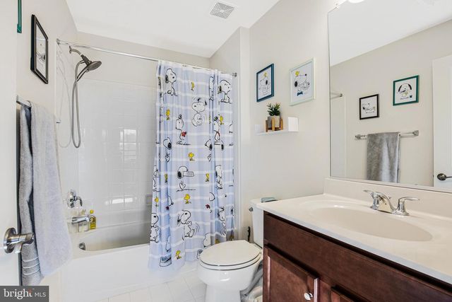 42526 OXFORD FOREST CIR, Chantilly, VA 20152