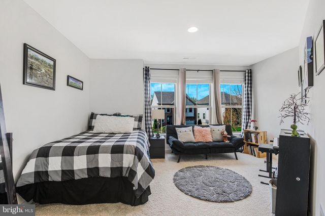 42526 OXFORD FOREST CIR, Chantilly, VA 20152