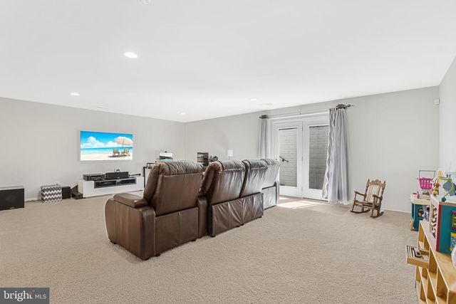 42526 OXFORD FOREST CIR, Chantilly, VA 20152