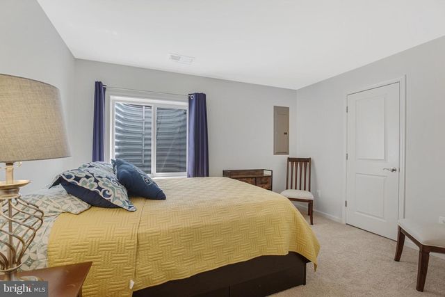 42526 OXFORD FOREST CIR, Chantilly, VA 20152